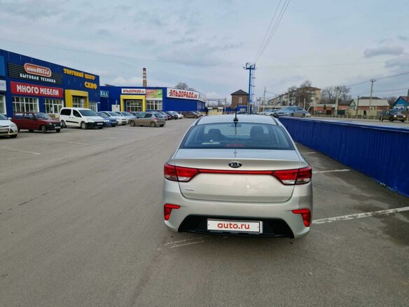 2018 Kia Rio IV, бежевый, 1550000 рублей - вид 8