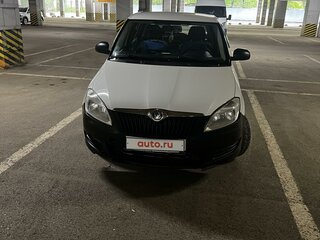 2012 Skoda Fabia II Рестайлинг, белый, 360000 рублей, вид 2