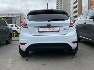 2017 Ford Fiesta Mk6 Рестайлинг, белый, 1100000 рублей, вид 4