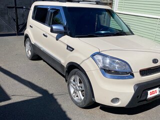 2010 Kia Soul I, бежевый, 700000 рублей, вид 1