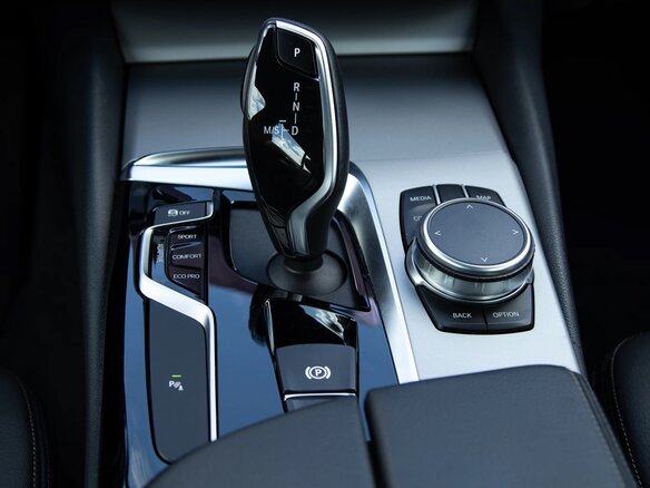 2019 BMW 5 серии 530i xDrive VII (G30/G31/G38), белый, 3750000 рублей - вид 18
