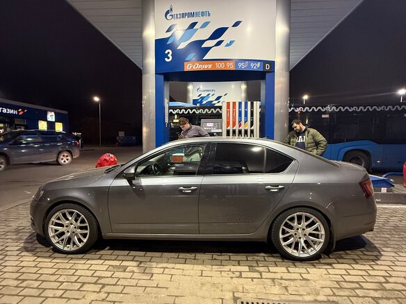2017 Skoda Octavia III (A7) Рестайлинг, серый, 1900000 рублей - вид 1
