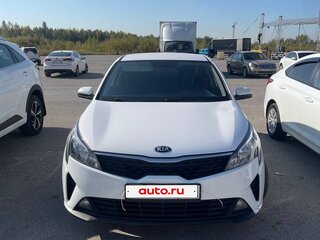 2021 Kia Rio IV Рестайлинг, белый, 1200000 рублей, вид 1