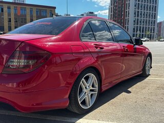 2011 Mercedes-Benz C-Класс 180 BlueEFFICIENCY III (W204) Рестайлинг, красный, 1500000 рублей, вид 3