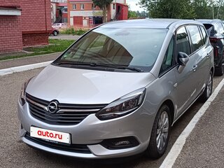 2018 Opel Zafira C Рестайлинг, серебристый, 1650000 рублей, вид 1