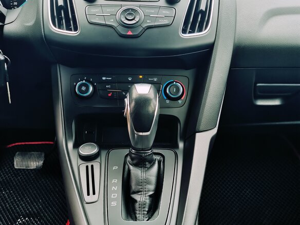 2017 Ford Focus III Рестайлинг, жёлтый, 990000 рублей - вид 11