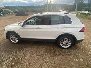 2017 Volkswagen Tiguan II, белый, 2500000 рублей, вид 4