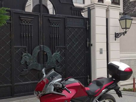 2010 Honda VFR 1200, пурпурный, 800000 рублей, вид 5