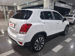 2021 Chevrolet Trax I Рестайлинг, белый, 1300000 рублей, вид 4