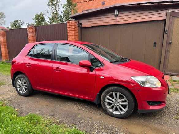 2009 Toyota Auris I, красный, 580000 рублей - вид 2