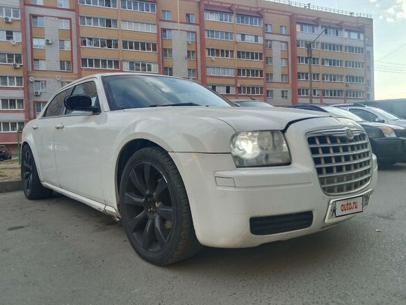 2004 Chrysler 300C I, белый, 999998 рублей - вид 1