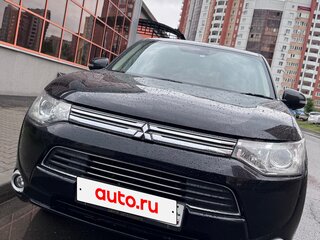 2014 Mitsubishi Outlander PHEV III Рестайлинг, чёрный, 1850000 рублей, вид 1