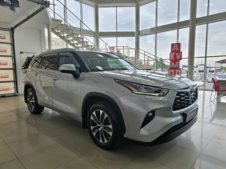 2021 Toyota Highlander IV (XU70), серебристый, 4989000 рублей, вид 4