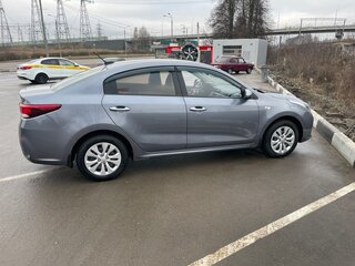 2018 Kia Rio IV, серый, 1410000 рублей, вид 3