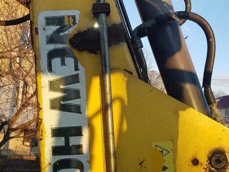2005 New Holland LB115, жёлтый, 4200000 рублей, вид 5