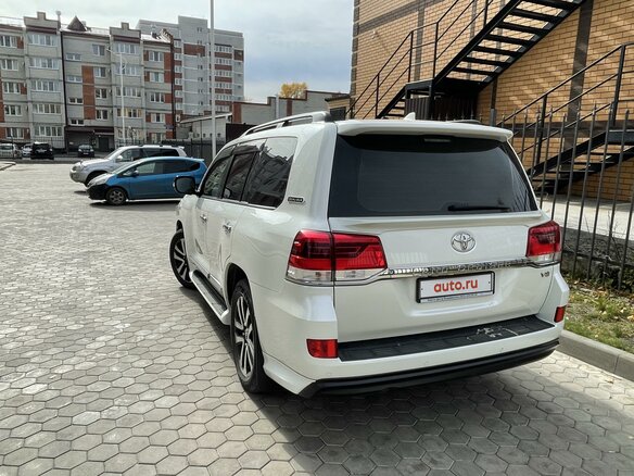 2017 Toyota Land Cruiser 200 Series Рестайлинг 2, белый, 8800000 рублей - вид 8