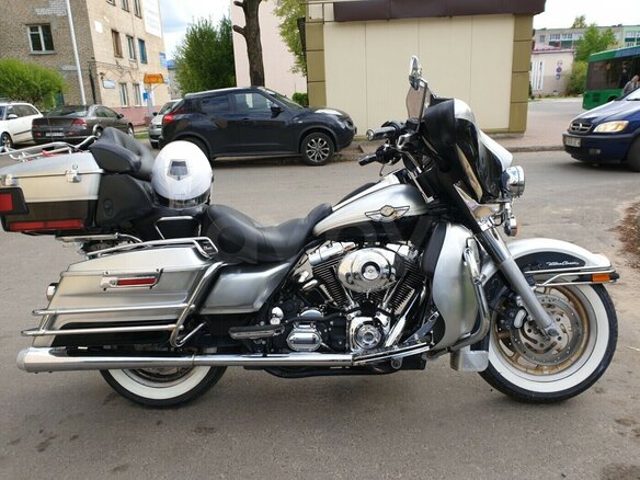 2003 Harley-Davidson Electra Glide, серебристый, 636786 рублей