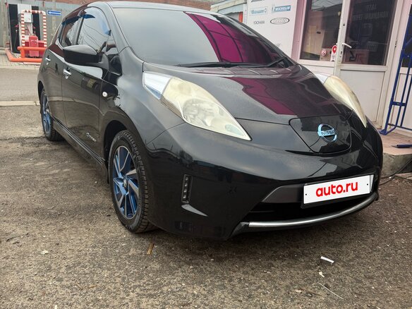 2016 Nissan Leaf 30kWh I (ZE0/AZE0), чёрный, 900000 рублей - вид 2