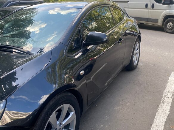 2012 Opel Astra GTC J Рестайлинг, чёрный - вид 2