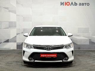 2016 Toyota Camry VII (XV50) Рестайлинг, белый, 1680000 рублей, вид 2