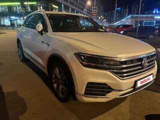 2019 Volkswagen Touareg III, белый, 4050000 рублей, вид 1
