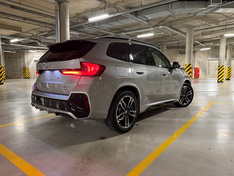 2024 BMW X1 20i xDrive III (U11/U12), серый, 5300000 рублей, вид 5