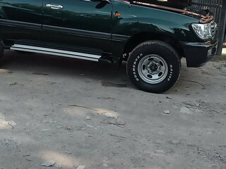 2005 Toyota Land Cruiser 105 100 Series Рестайлинг 1, зелёный, 7500000 рублей, вид 2