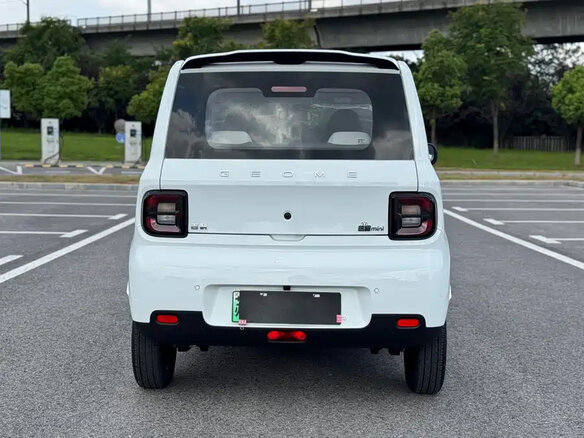 2025 Geely Panda I Рестайлинг, белый - вид 4