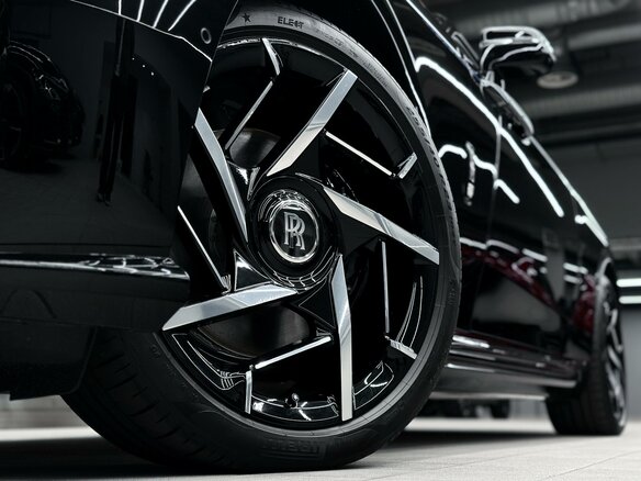2026 Rolls-Royce Spectre Black Badge I Рестайлинг (Series II), чёрный, 74000000 рублей - вид 15