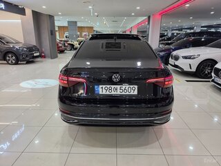 2022 Volkswagen Jetta VII Рестайлинг, чёрный, 1780000 рублей, вид 4