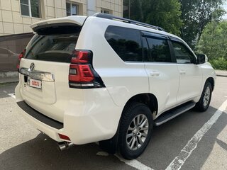 2019 Toyota Land Cruiser Prado 150 Series Рестайлинг 2, белый, 4997000 рублей, вид 4