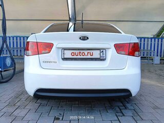 2011 Kia Cerato 4-speed II, белый, 995000 рублей, вид 3