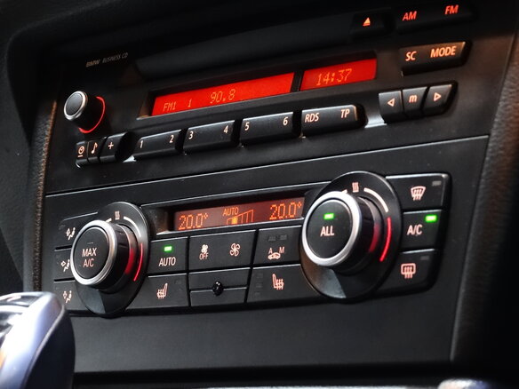 2014 BMW X1 20i I (E84) Рестайлинг, чёрный - вид 20