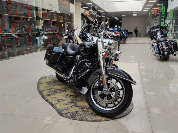 2017 Harley-Davidson Road King, чёрный - вид 1