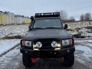 2011 Toyota Land Cruiser 76 70 Series Рестайлинг 1, серый, 5200000 рублей, вид 2