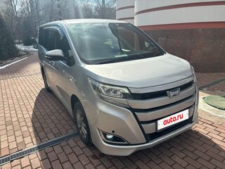 2018 Toyota Noah III (R80) Рестайлинг, серый, 2600000 рублей, вид 3