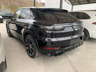 2021 Porsche Cayenne GTS Coupé III, чёрный, 11500000 рублей, вид 3
