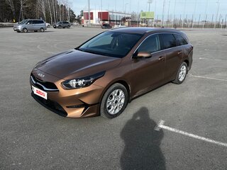 2022 Kia Ceed III Рестайлинг, коричневый, 2000000 рублей, вид 1