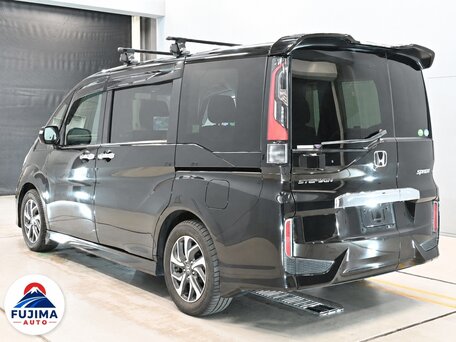 2017 Honda Stepwgn Spada V, чёрный, 1650000 рублей, вид 4