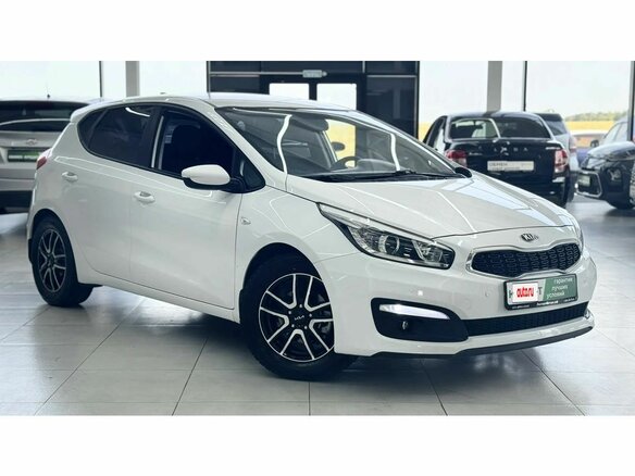 2017 Kia Ceed II Рестайлинг, белый - вид 2