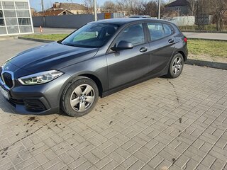 2020 BMW 1 серии 118i III (F40), чёрный, 2200000 рублей, вид 3