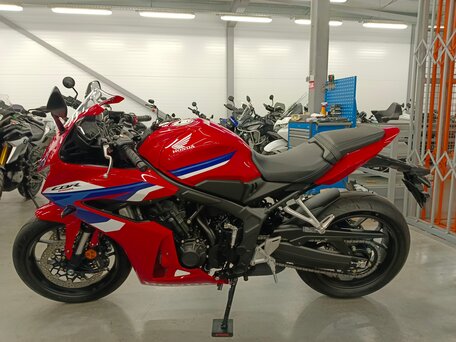 2025 Honda CBR 650R, красный, 1200000 рублей, вид 4