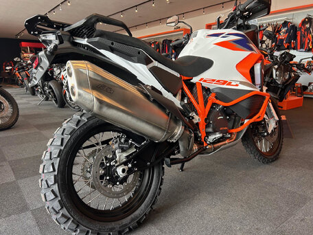 2023 KTM 1290 Super Adventure R, оранжевый, 1800000 рублей, вид 5