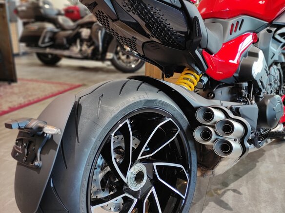 2025 Ducati Diavel V4, красный, 3600000 рублей - вид 8