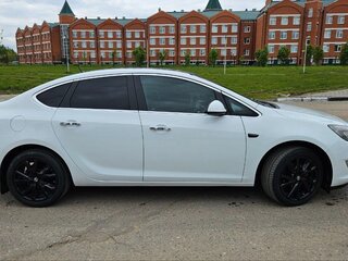 2013 Opel Astra J Рестайлинг, белый, 1070000 рублей, вид 4