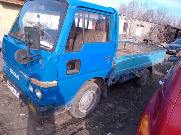 1986 Nissan Atlas, синий, 380000 рублей - вид 1