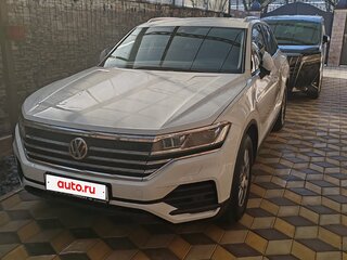 2018 Volkswagen Touareg III, белый, 3820000 рублей, вид 3