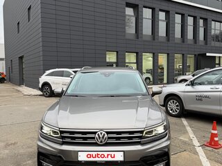 2019 Volkswagen Tiguan II, серебристый, 2850000 рублей, вид 2