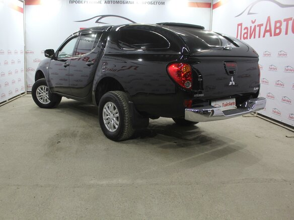 2013 Mitsubishi L200 IV, чёрный - вид 2