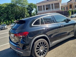 2020 Mercedes-Benz GLA 250 II (H247), чёрный, 3390000 рублей, вид 2